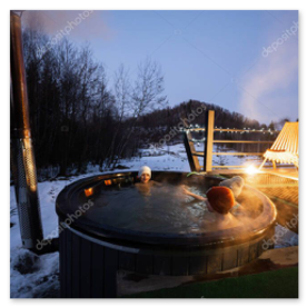 星空の下でくつろぐ屋外風呂