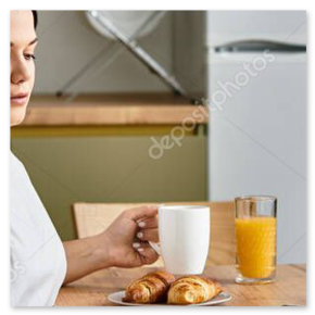 ダイニングキッチンと食卓