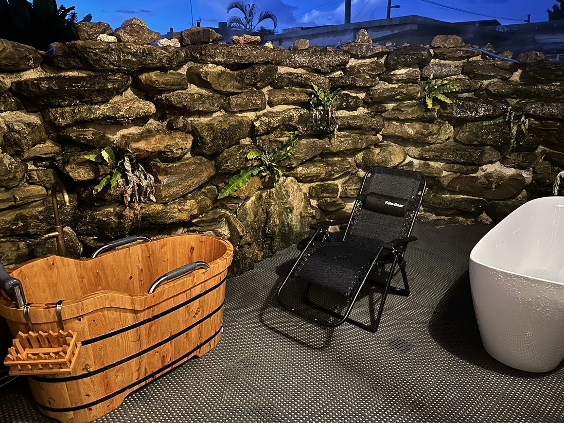 木製のサウナ室